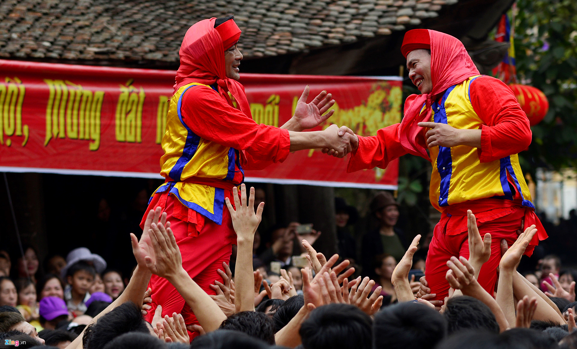 Rước pháo khổng lồ, tung hô quan đám tại hội Đồng Kỵ