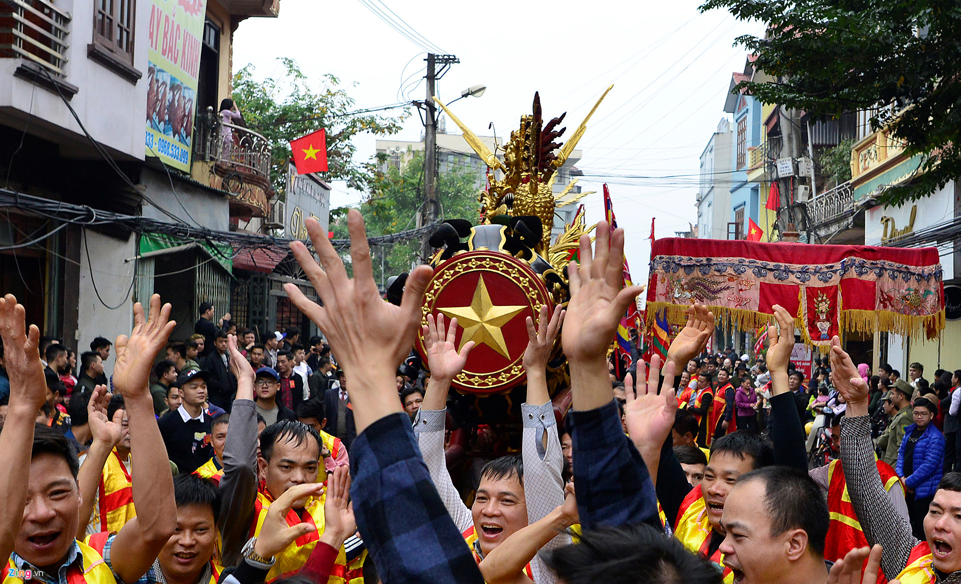 Rước pháo khổng lồ, tung hô quan đám tại hội Đồng Kỵ