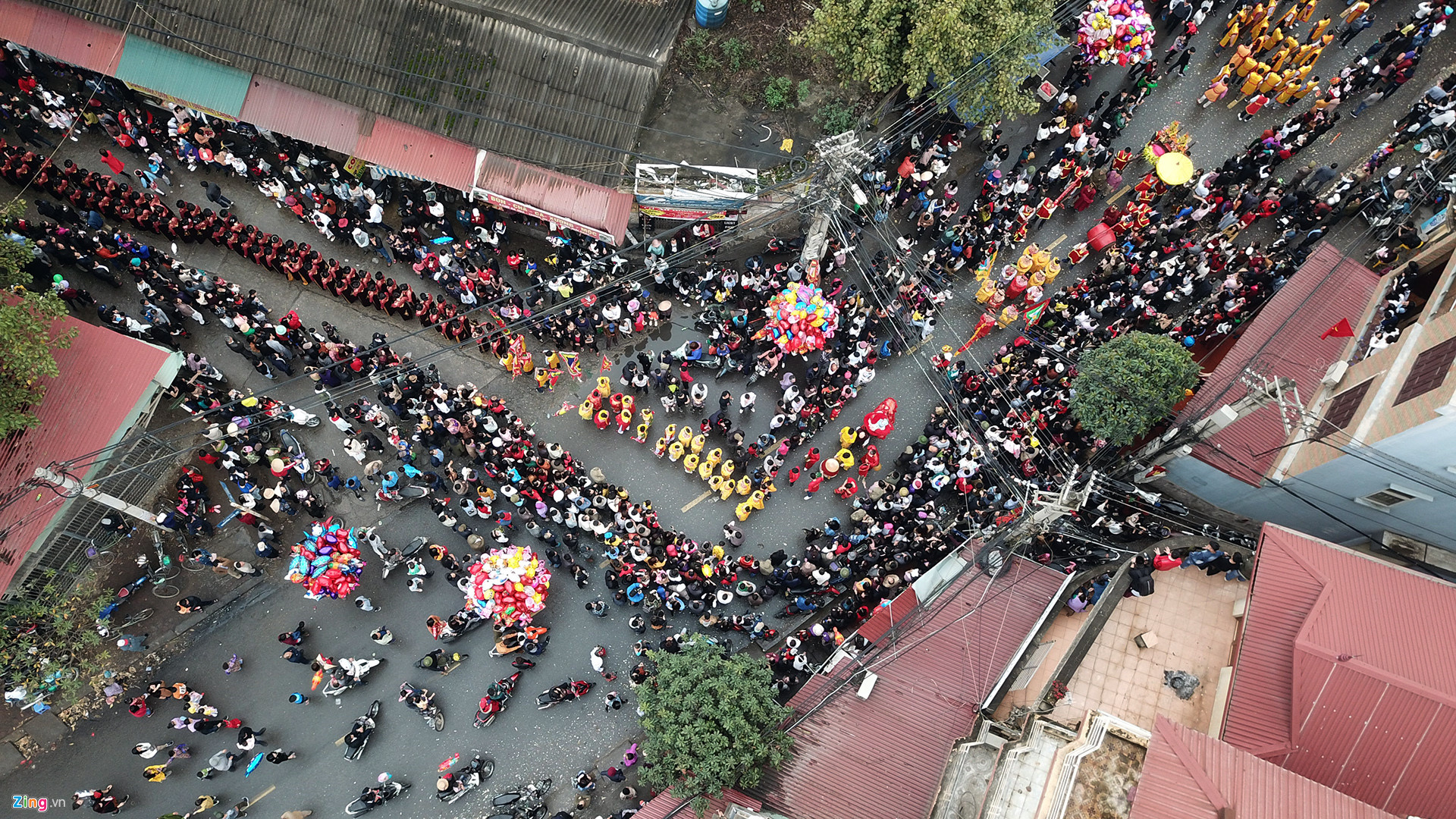 Rước pháo khổng lồ, tung hô quan đám tại hội Đồng Kỵ