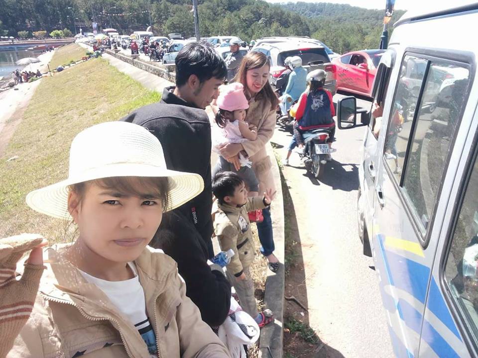 Mùng 4 Tết nguyên đán, hàng nghìn phương tiện nối đuôi lên trung tâm Đà Lạt