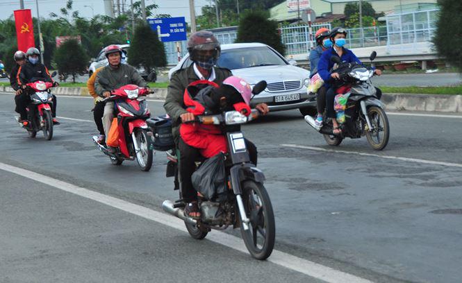 Người dân ùn ùn trở lại Sài Gòn làm việc đầu năm mới