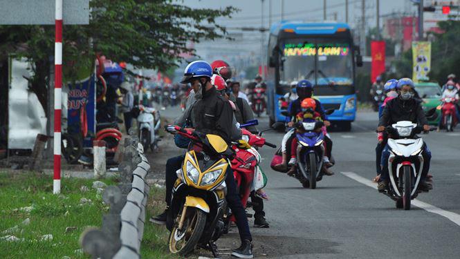 Người dân ùn ùn trở lại Sài Gòn làm việc đầu năm mới