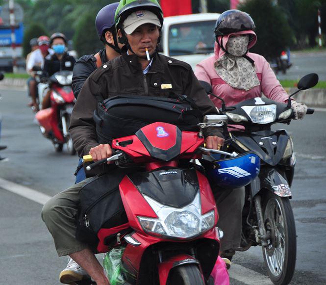 Người dân ùn ùn trở lại Sài Gòn làm việc đầu năm mới