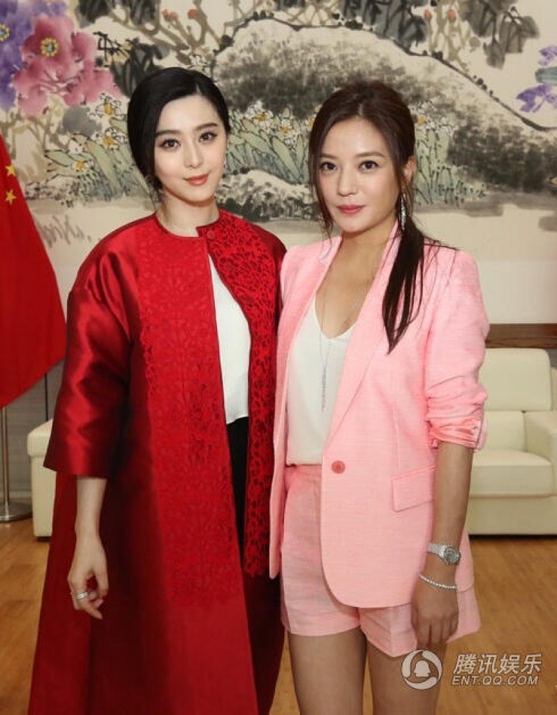 Triệu Vy - Phạm Băng Băng bị đồng nghiệp tiết lộ quá khứ đen tối với cần sa và cuộc sống buông thả? Triệu Vy - Phạm Băng Băng bị đồng nghiệp tiết lộ quá khứ đen tối với cần sa và cuộc sống buông thả?