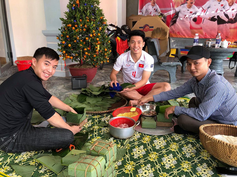 Bùi Tiến Dũng: Nhà không có con gái, nên Dũng phải làm hết thôi mà Bùi Tiến Dũng: Nhà không có con gái, nên Dũng phải làm hết thôi mà