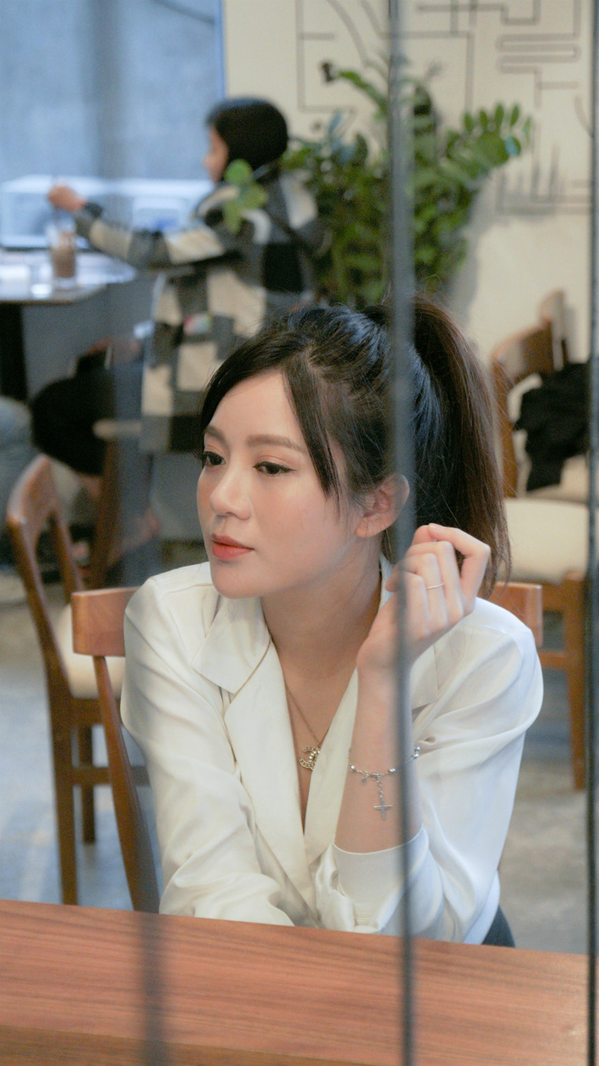 Hot girl Tú Linh - Chồng mình không phải đại gia Hot girl Tú Linh - Chồng mình không phải đại gia