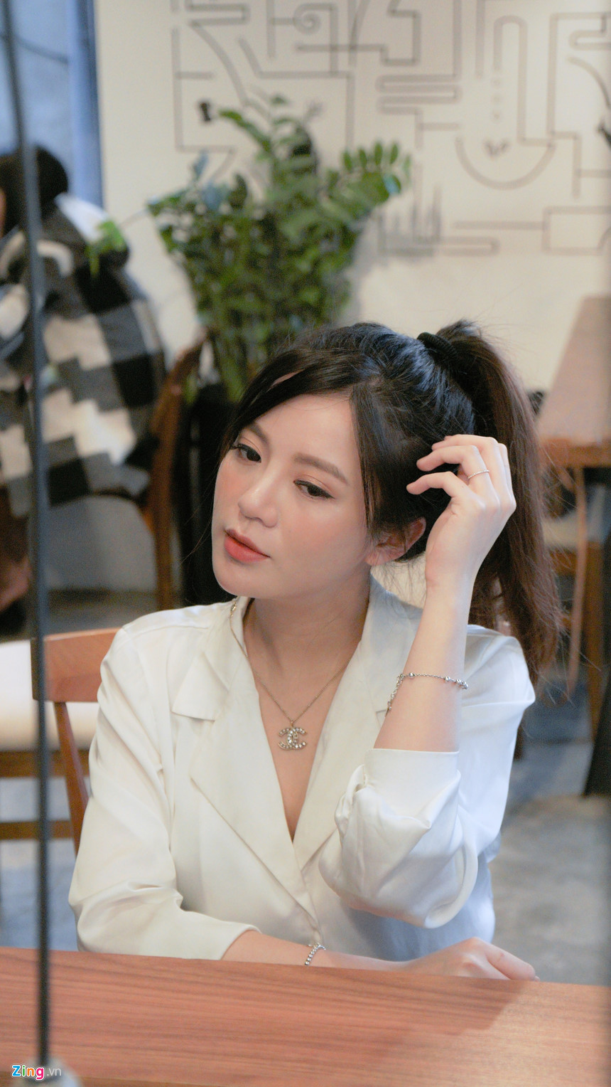 Hot girl Tú Linh - Chồng mình không phải đại gia Hot girl Tú Linh - Chồng mình không phải đại gia