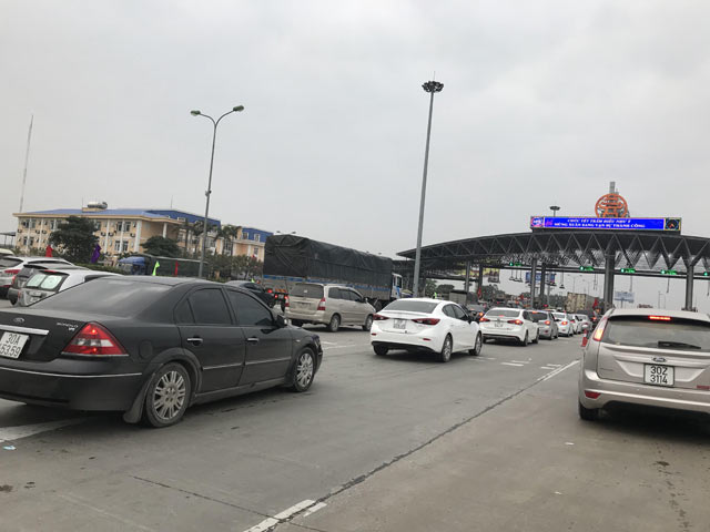 Cao tốc Pháp Vân- Cầu Giẽ vào Hà Nội ùn tắc hàng km