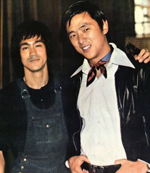 Vợ ngoại tình, đại ca xã hội đen vẫn khóc lóc quỳ lạy, van xin vợ quay về