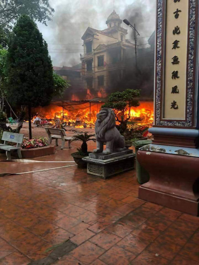 Lạng Sơn: Cháy lớn tại khuôn viên Đền Mẫu Đồng Đăng