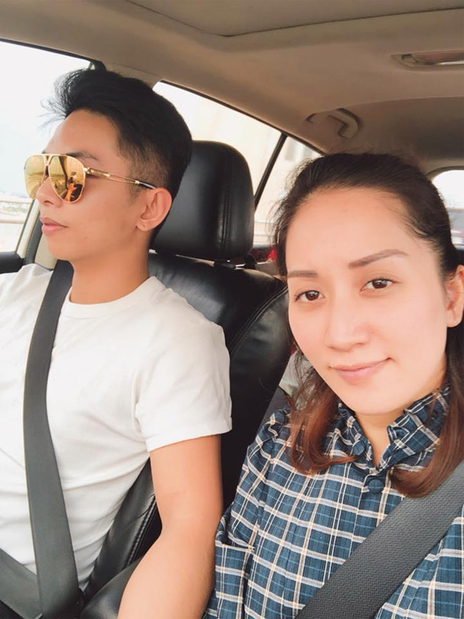 Khánh Thi khệ nệ bụng bầu 5 tháng đi chơi Tết cùng chồng con