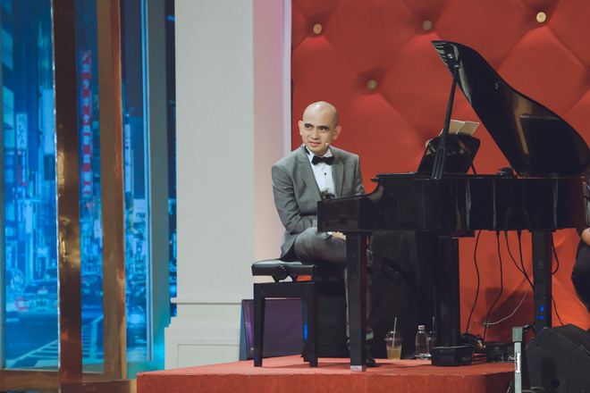 Phi Nhung rưng rưng xúc động khi nhắc về tuổi thơ cay đắng, bị ức hiếp