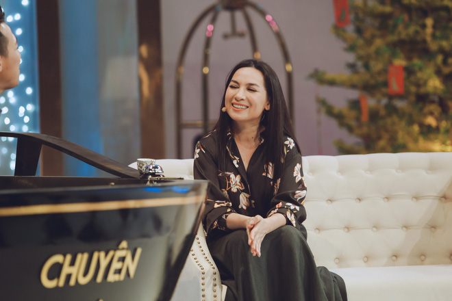 Phi Nhung rưng rưng xúc động khi nhắc về tuổi thơ cay đắng, bị ức hiếp