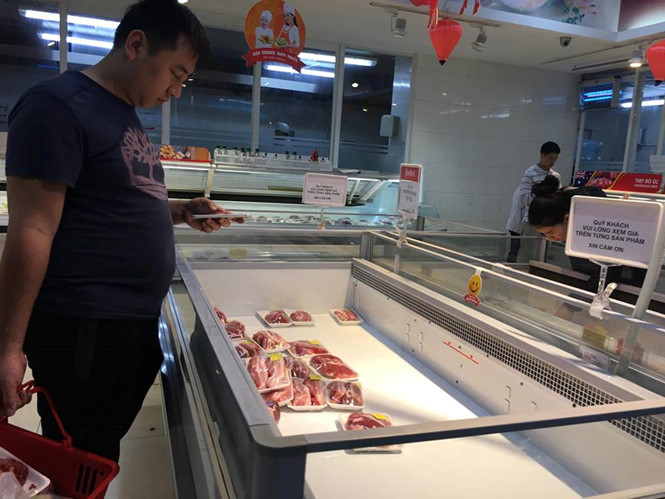 Rau xanh rẻ hơn trước Tết, thịt cá ế ẩm ít người mua