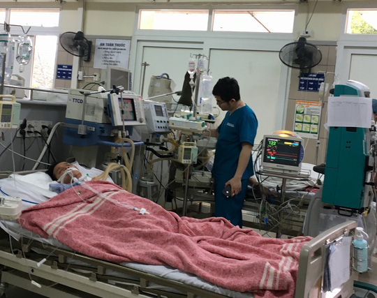 Giận người yêu, thanh niên 19 tuổi tu hết nửa chai thuốc diệt cỏ