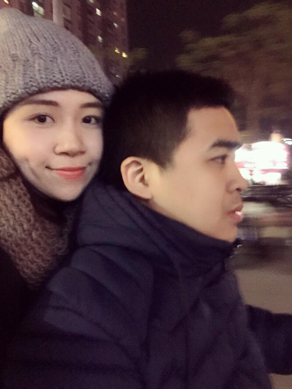 Gái xinh như hot girl bất chấp yêu bạn trai thấp hơn một cái đầu Gái xinh như hot girl bất chấp yêu bạn trai thấp hơn một cái đầu