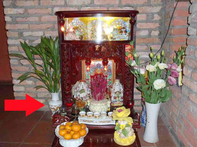 Bàn thờ Thần tài cứ đặt kiểu này, bảo sao ngày Vía thần tài cầu mãi không có lộc
