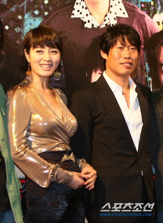 Loạt ngọc nữ đình đám đã yên bề gia thất, sao các chị đại này mãi vẫn chưa chịu lấy chồng?