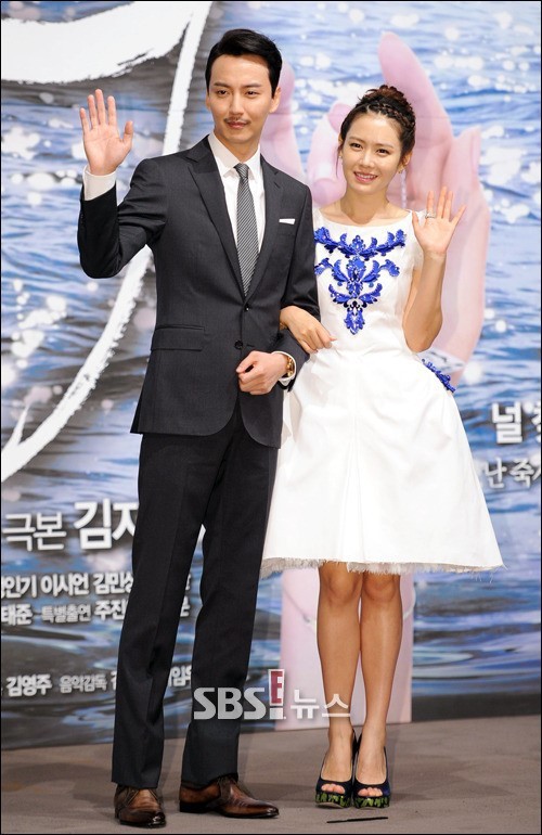 Loạt ngọc nữ đình đám đã yên bề gia thất, sao các chị đại này mãi vẫn chưa chịu lấy chồng?