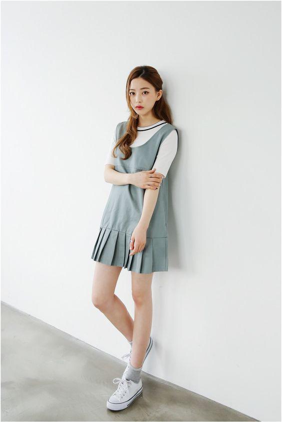 Lỡ nạp bánh chưng, thịt kho quá đà, tậu ngay váy liền giấu dáng cho dịp đi làm đầu xuân!