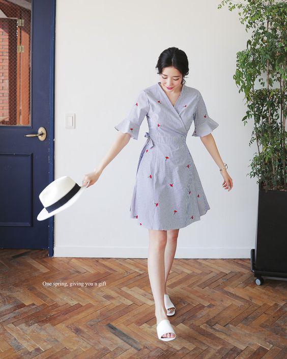 Lỡ nạp bánh chưng, thịt kho quá đà, tậu ngay váy liền giấu dáng cho dịp đi làm đầu xuân!