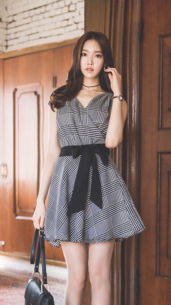 Lỡ nạp bánh chưng, thịt kho quá đà, tậu ngay váy liền giấu dáng cho dịp đi làm đầu xuân!