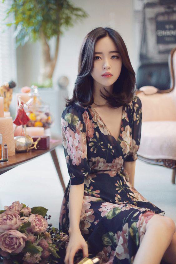 Lỡ nạp bánh chưng, thịt kho quá đà, tậu ngay váy liền giấu dáng cho dịp đi làm đầu xuân!