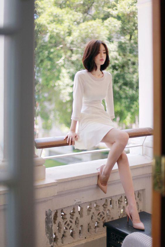 Lỡ nạp bánh chưng, thịt kho quá đà, tậu ngay váy liền giấu dáng cho dịp đi làm đầu xuân!