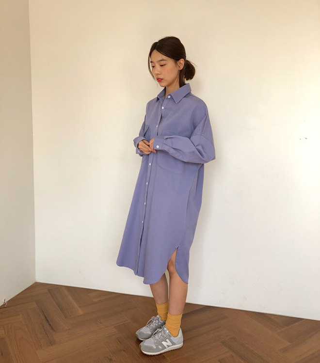 Lười mix đồ nhưng vẫn muốn trông mình thật hay ho, bạn hãy sắm ngay một chiếc váy sơ mi dáng rộng như thế này Lười mix đồ nhưng vẫn muốn trông mình thật hay ho, bạn hãy sắm ngay một chiếc váy sơ mi dáng rộng như thế này
