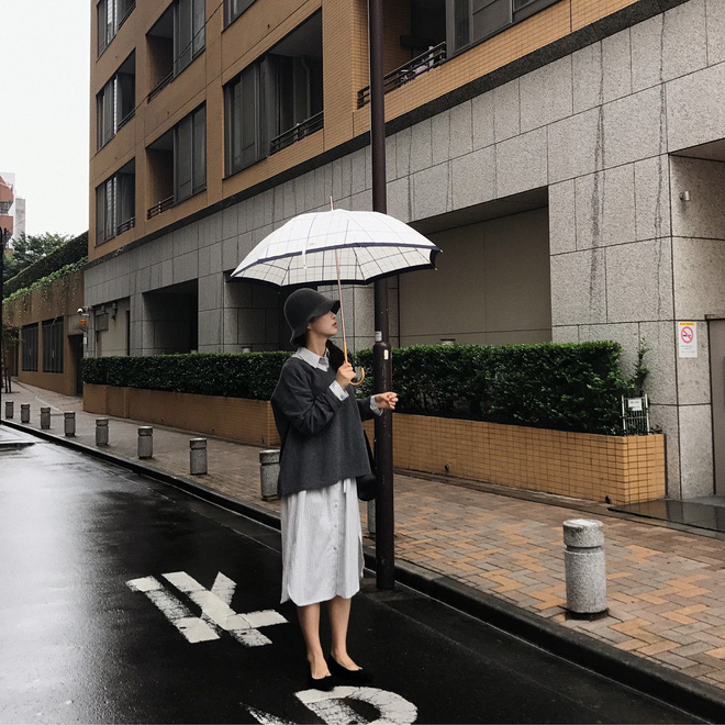 Lười mix đồ nhưng vẫn muốn trông mình thật hay ho, bạn hãy sắm ngay một chiếc váy sơ mi dáng rộng như thế này Lười mix đồ nhưng vẫn muốn trông mình thật hay ho, bạn hãy sắm ngay một chiếc váy sơ mi dáng rộng như thế này