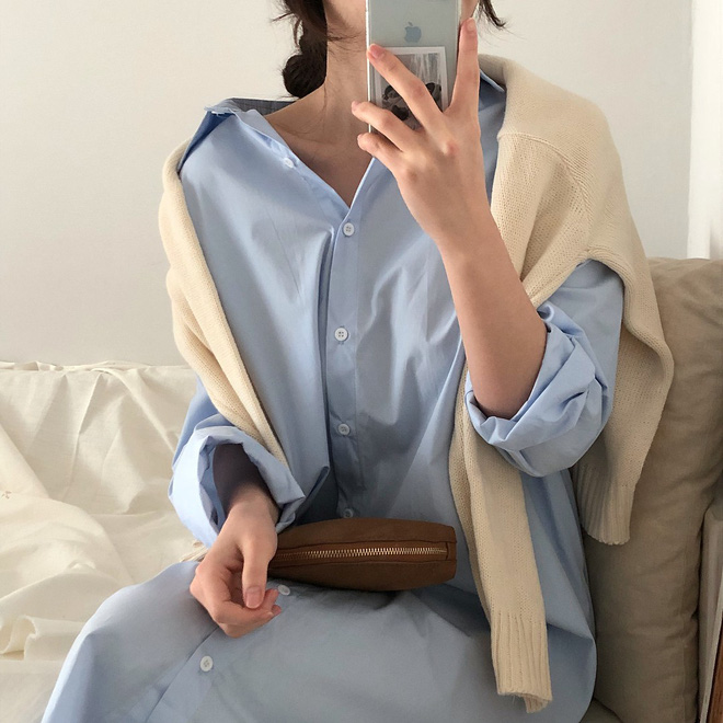 Lười mix đồ nhưng vẫn muốn trông mình thật hay ho, bạn hãy sắm ngay một chiếc váy sơ mi dáng rộng như thế này Lười mix đồ nhưng vẫn muốn trông mình thật hay ho, bạn hãy sắm ngay một chiếc váy sơ mi dáng rộng như thế này