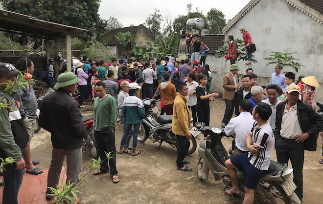 Đã bắt con cá nổi ở kênh mà người dân ùn ùn kéo đến xem mấy ngày Tết