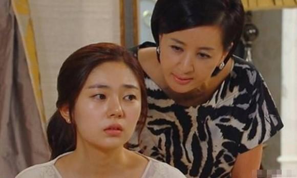 Năm đầu làm dâu, bị mẹ chồng ghét bỏ vì gia đình bên ngoại không sang chúc Tết