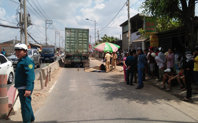 Va chạm với xe container, đôi nam nữ tử vong vào mùng 6 Tết