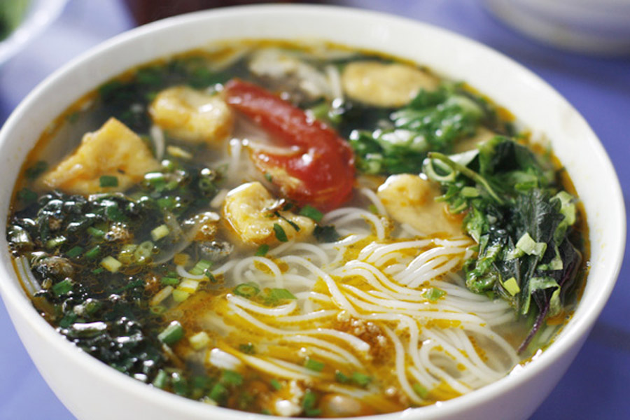 Chặt chém đầu năm: 150.000 đồng bát bún vớt không được con ốc nào