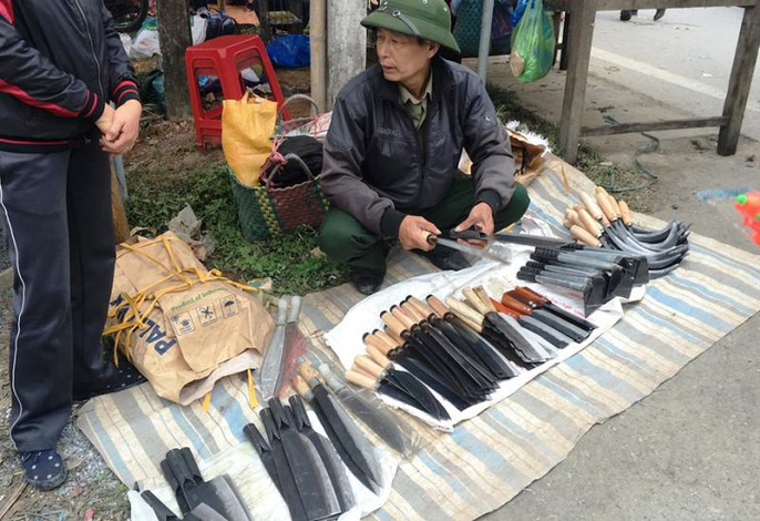 Biển người đang ùn ùn đổ về phiên chợ mua may bán rủi Biển người đang ùn ùn đổ về phiên chợ mua may bán rủi