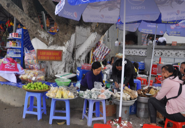 Lễ hội chùa Hương: Du khách méo mặt vì bị chặt chém