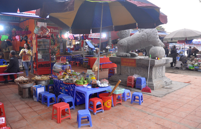 Lễ hội chùa Hương: Du khách méo mặt vì bị chặt chém