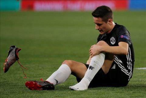 Herrera chấn thương nặng, M.U khủng hoảng tuyến giữa