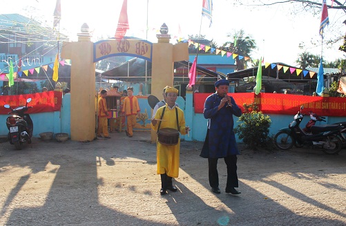 Hàng trăm ngư dân Quảng Nam đổ về cửa biển rước Nghinh thần cá ông