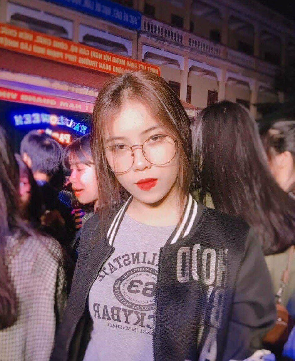 Nữ đô vật 16 tuổi xinh như mộng ở hội làng gây sốt mạng