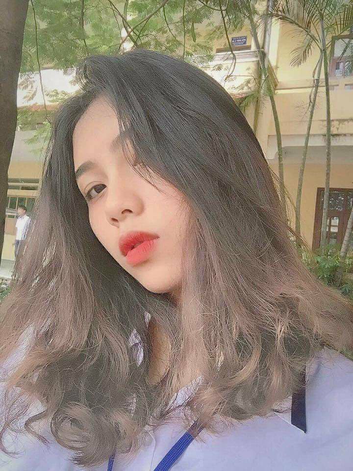 Nữ đô vật 16 tuổi xinh như mộng ở hội làng gây sốt mạng