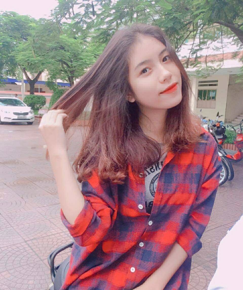 Nữ đô vật 16 tuổi xinh như mộng ở hội làng gây sốt mạng