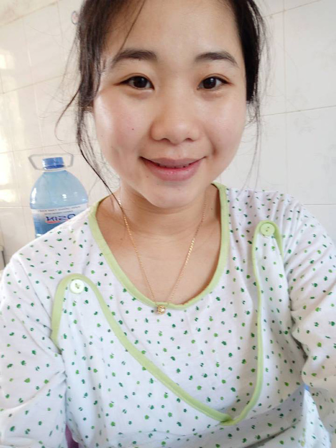 Tết đến chị em lên đồ ra phố, riêng bà đẻ này dành cả thanh xuân để tập đi, ru rú trong nhà gặm móng giò