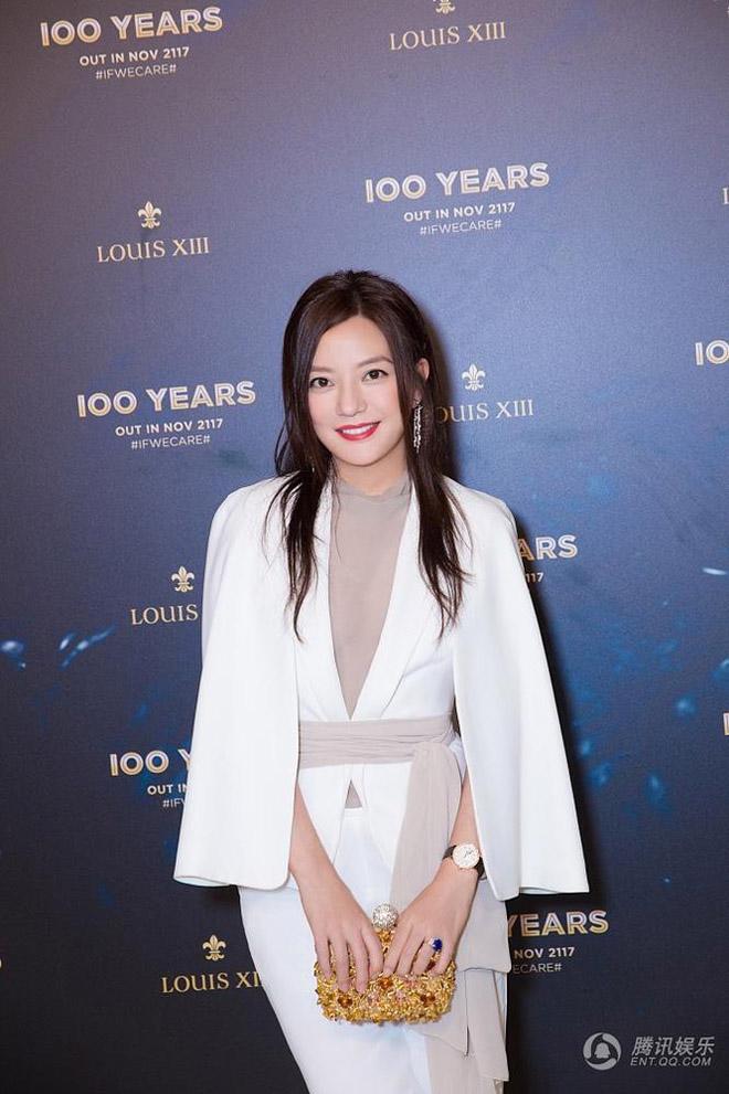 Triệu Vy là sao nữ giàu nhất Trung Quốc, còn em gái cùng cha khác mẹ của cô thì sao?