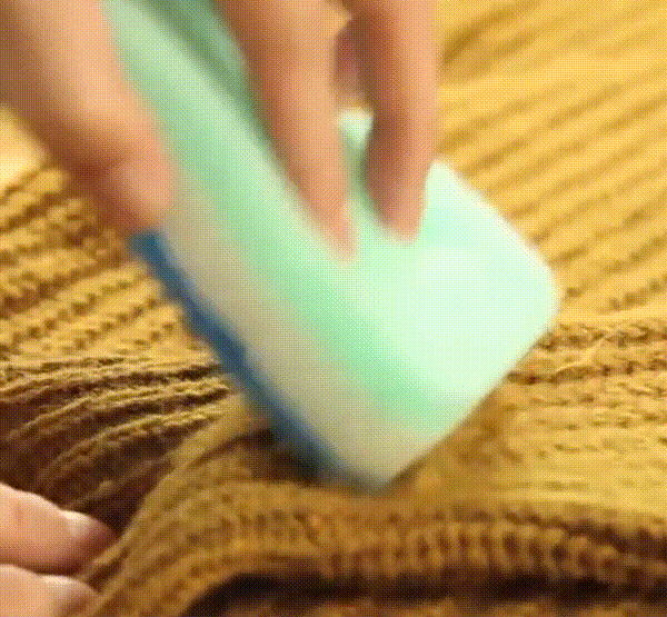 Áo len xù đến mấy cũng như mới nhờ 3 mẹo loại bỏ lông xù cực kì đơn giản