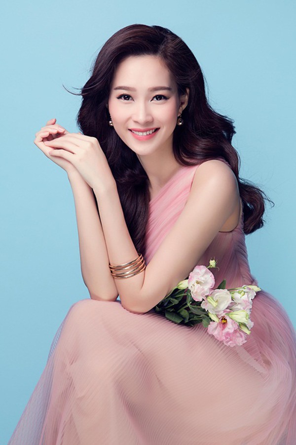 Vì sao không dấn thân vào showbiz nhưng Tăng Thanh Hà và Thu thảo vẫn đông fan?