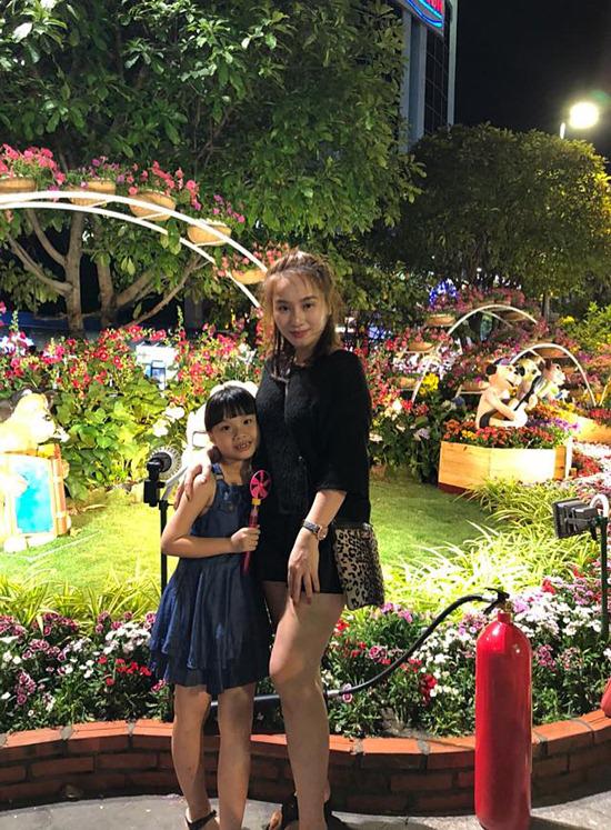 Vợ cũ Thành Trung lần đầu kể lại quãng thời gian 6 năm nơi đất khách, một mình nuôi con