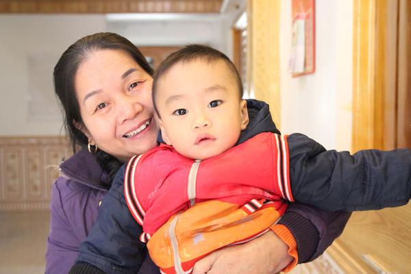 Chuyện giờ mới kể về cô giáo sinh con ở tuổi 60, nuôi con hoàn toàn bằng sữa mẹ