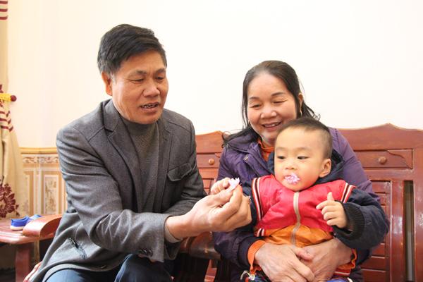 Chuyện giờ mới kể về cô giáo sinh con ở tuổi 60, nuôi con hoàn toàn bằng sữa mẹ